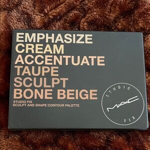 NEW MAC Cosmetics Studio Fix Sculpt and Shape Contour Palette Light/Medium